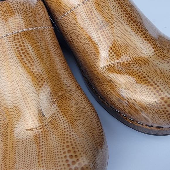 Dansko Shiny Gold Honey Clogs Professional Women's Comfort Shoes - Picture 11 of 13